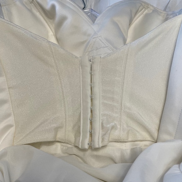 Bonny Ballroom Style Wedding Dress Size 6 - Picture 7 of 14